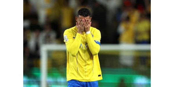 CRISTIANO RONALDO znów wylewa na korcie smutne łzy